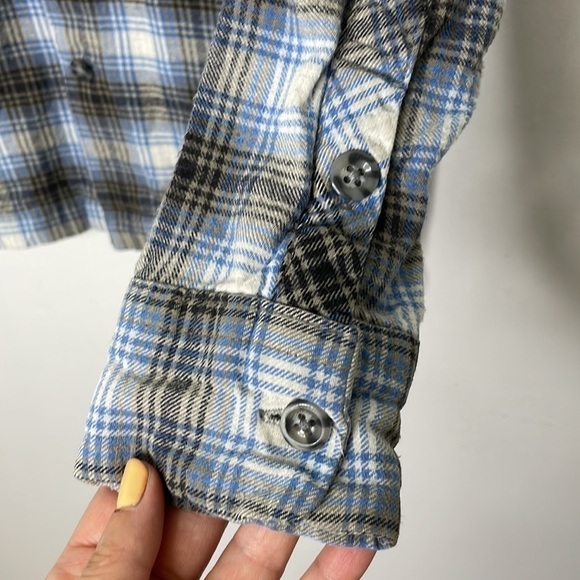 𝅺urban outfitters plaid flannel buttons down shirt - Picture 5 of 8